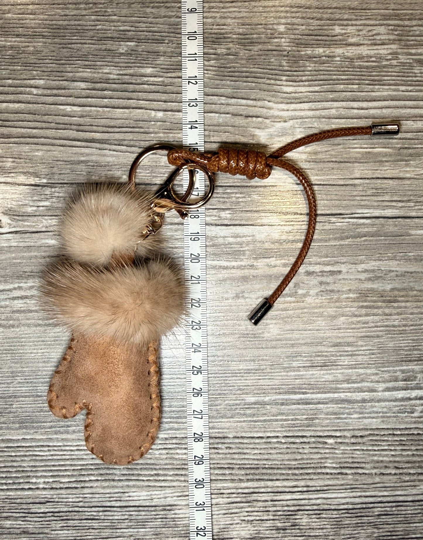 Schlüsselanhänger Handschuh mit Fellrand – Wildleder Optik