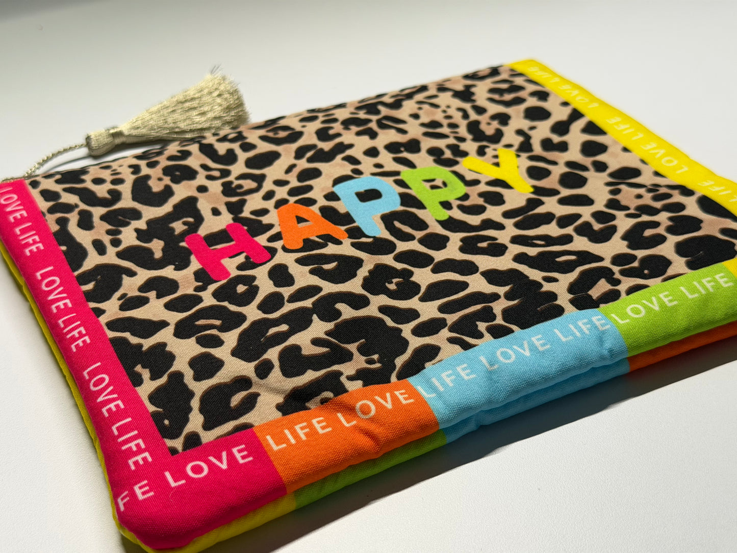 Kosmetiktasche „HAPPY“ – Stylische Make-up Tasche mit Leo-Design – Weicher Kulturbeutel Damen