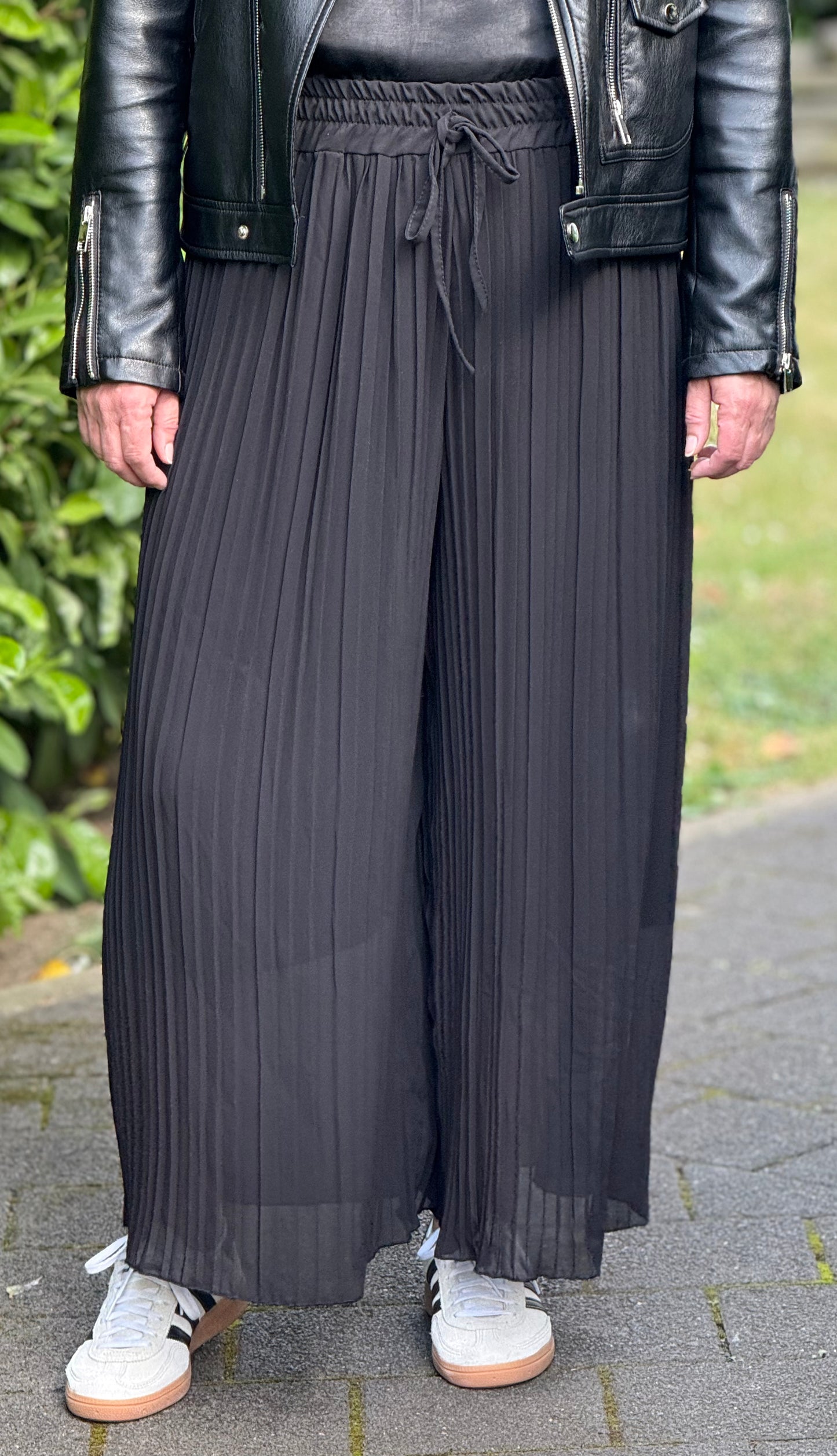 Culotte Plissee Hose mit langem Unterfutter schwarz