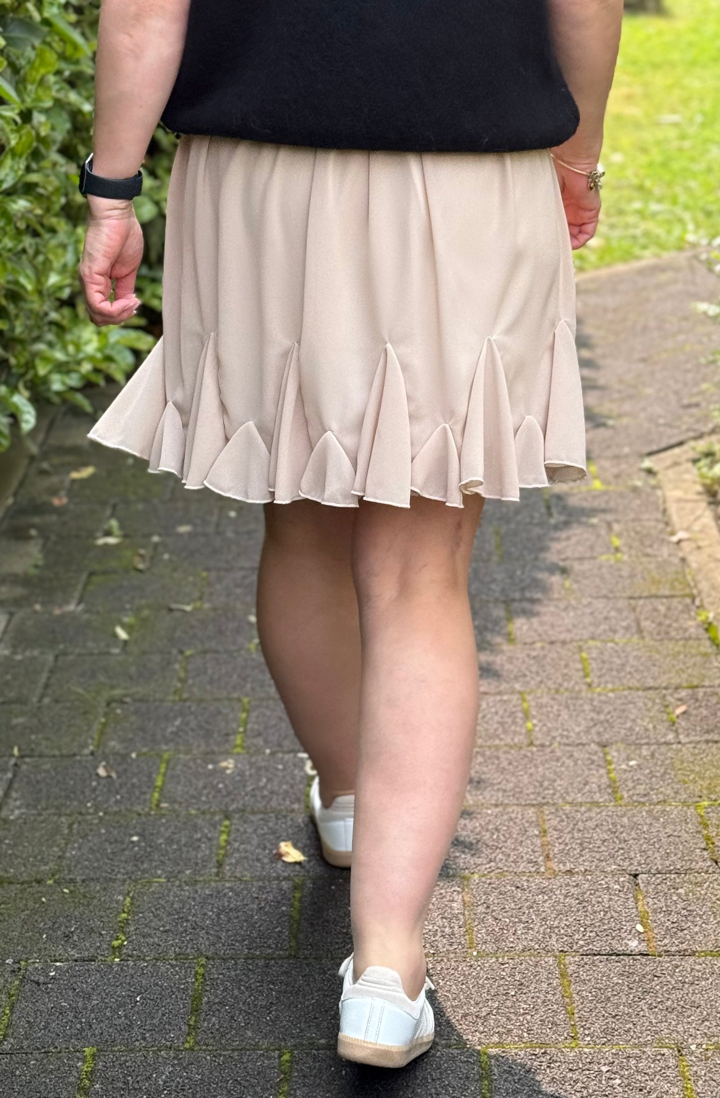 Volant Rock unterlegt beige