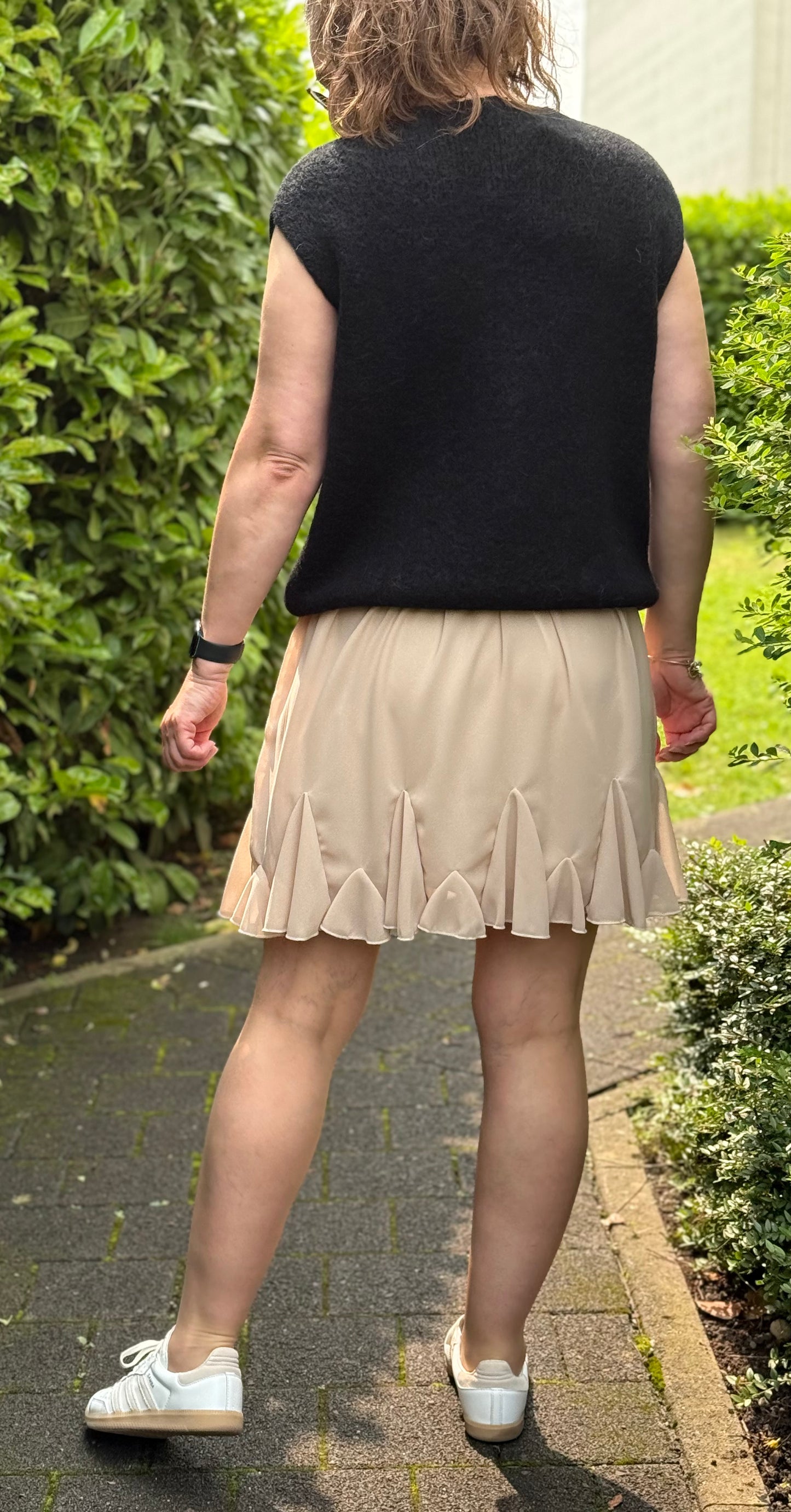 Volant Rock unterlegt beige