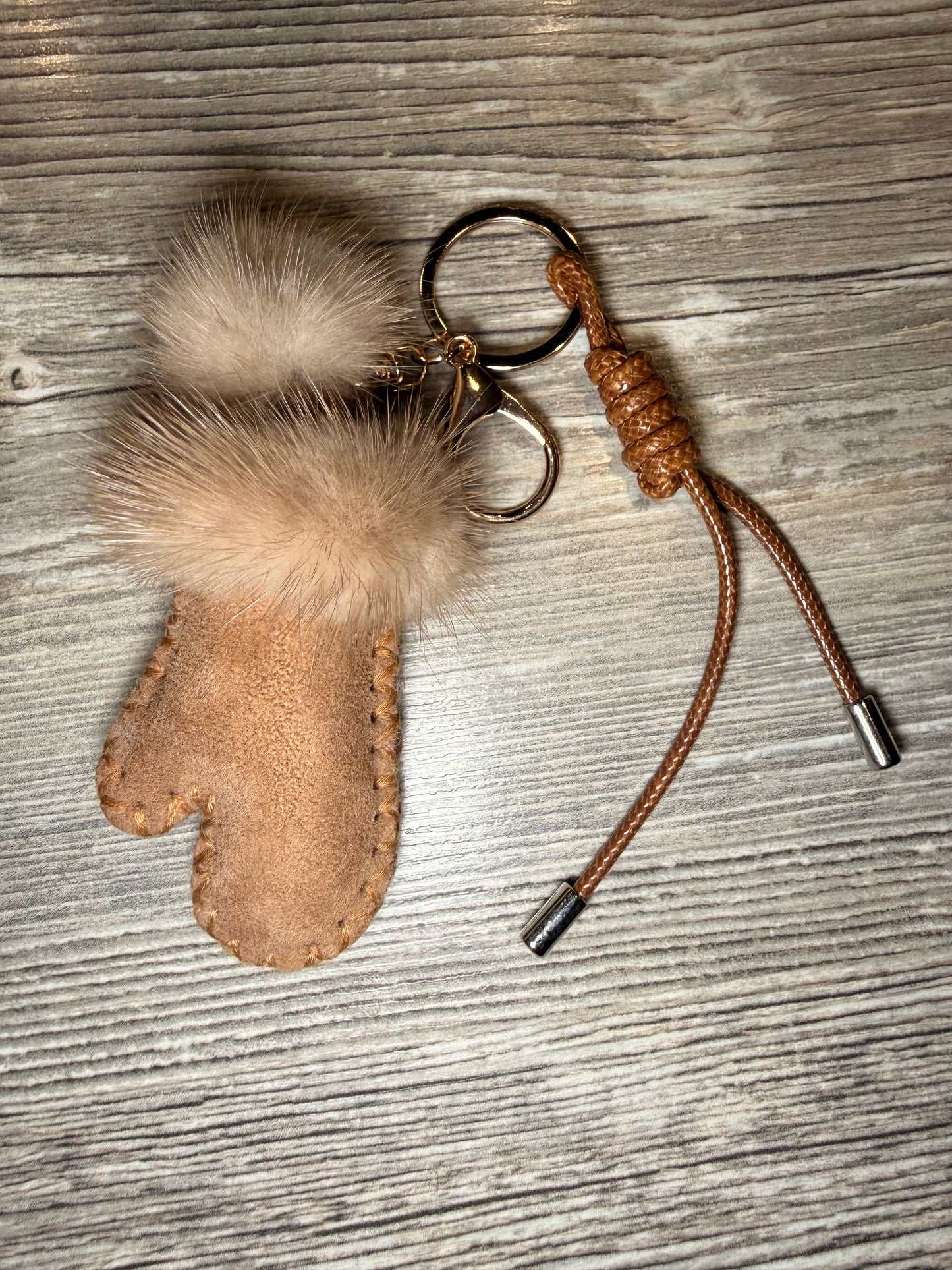 Schlüsselanhänger Handschuh mit Fellrand – Wildleder Optik