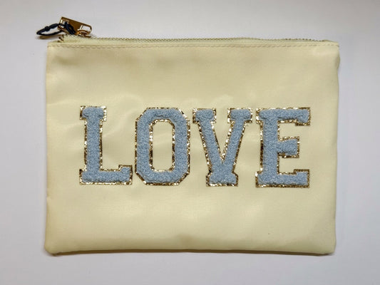 Kosmetiktasche „LOVE“ – Elegante Make-up Tasche mit Statement Design – Stylischer Kulturbeutel Damen