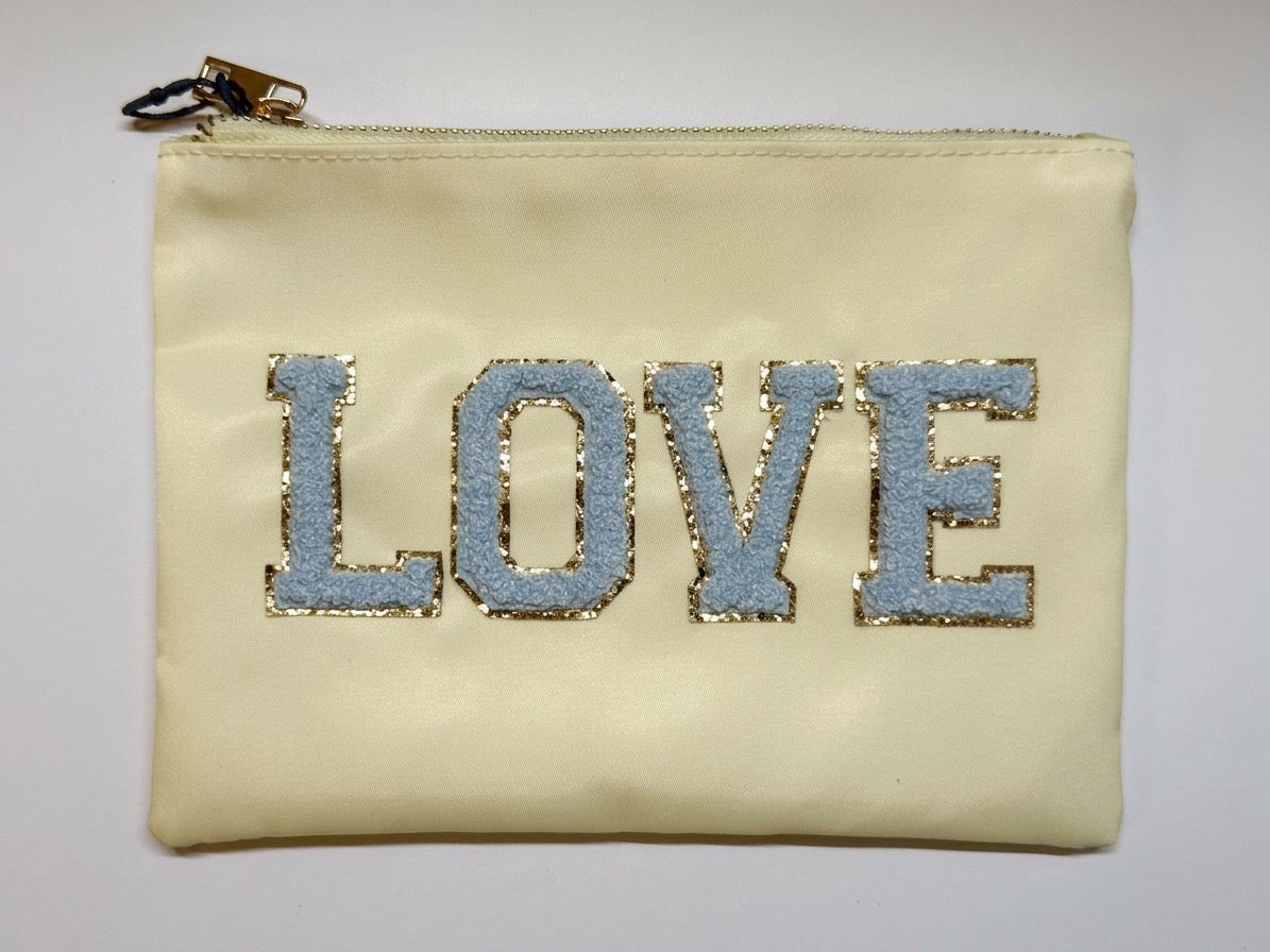 Kosmetiktasche „LOVE“ – Elegante Make-up Tasche mit Statement Design – Stylischer Kulturbeutel Damen