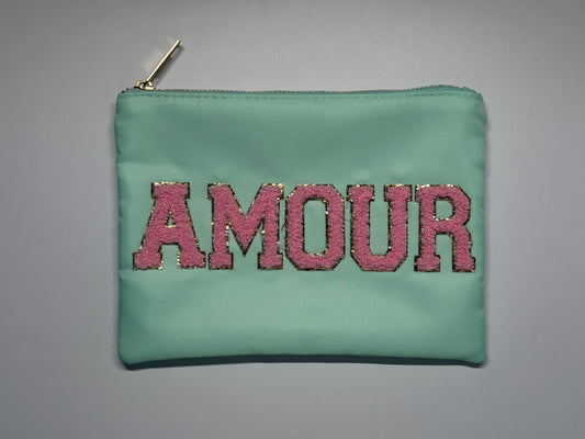 Kosmetiktasche „AMOUR“ – Elegante Make-up Tasche mit Statement Design – Stylischer Kulturbeutel Damen (Kopie) (Kopie)