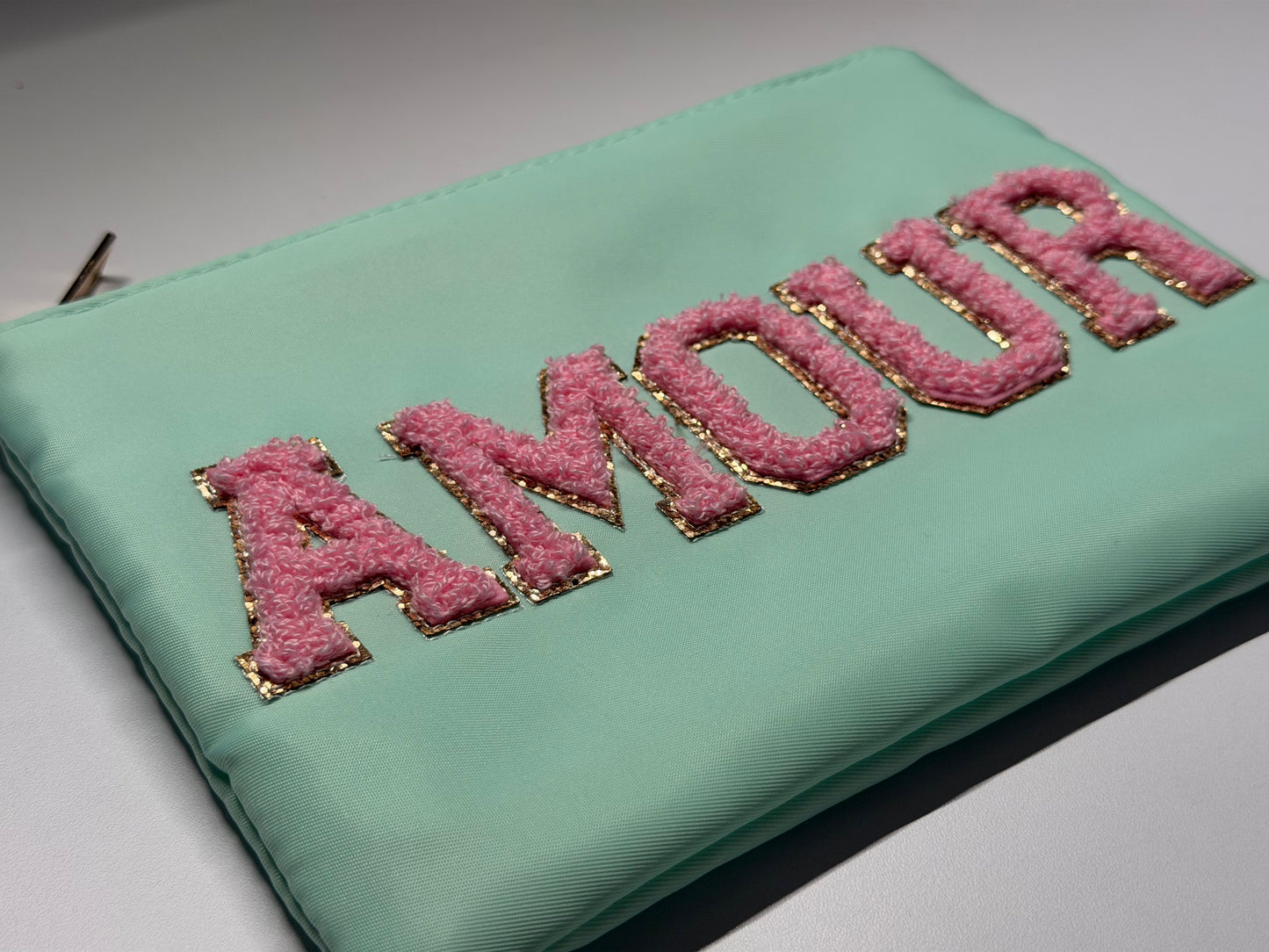 Kosmetiktasche „AMOUR“ – Elegante Make-up Tasche mit Statement Design – Stylischer Kulturbeutel Damen (Kopie) (Kopie)
