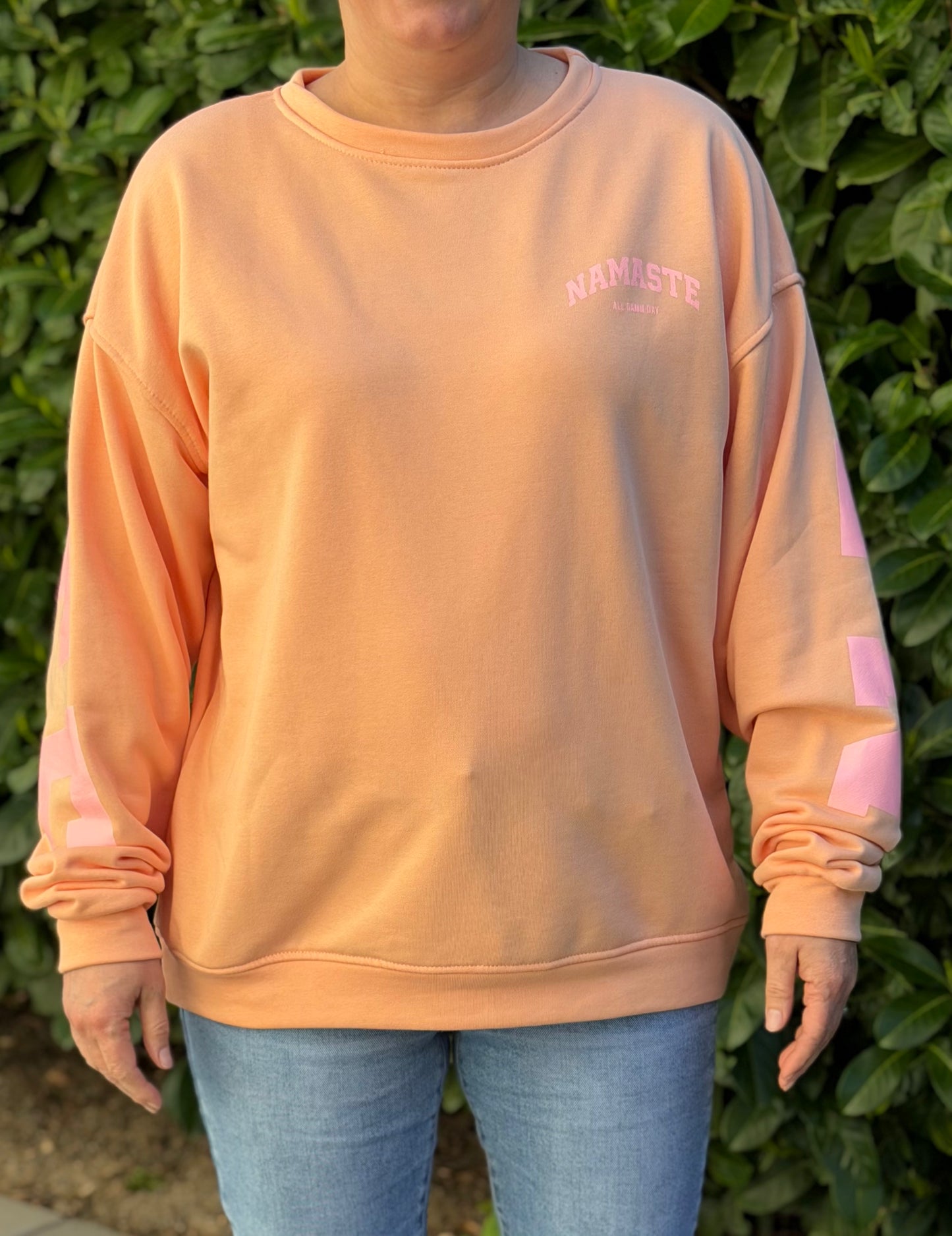 Namaste Sweatshirt Damen – Stylischer Oversize Pullover mit Statement Print – Trend Longsleeve