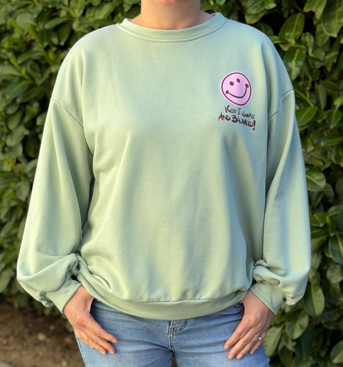 Sweatshirt „Keep It Simple and Balanced“ – Oversize Pullover Damen mit Smiley & Statement Print