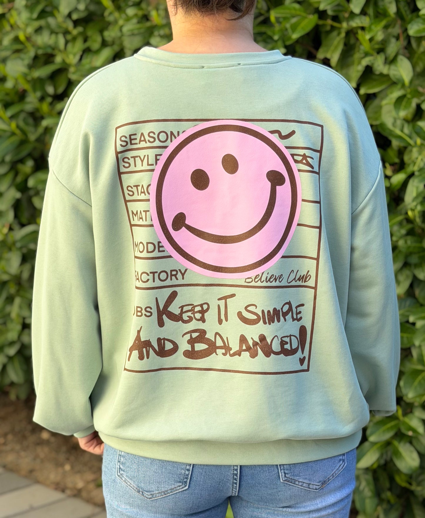 Sweatshirt „Keep It Simple and Balanced“ – Oversize Pullover Damen mit Smiley & Statement Print
