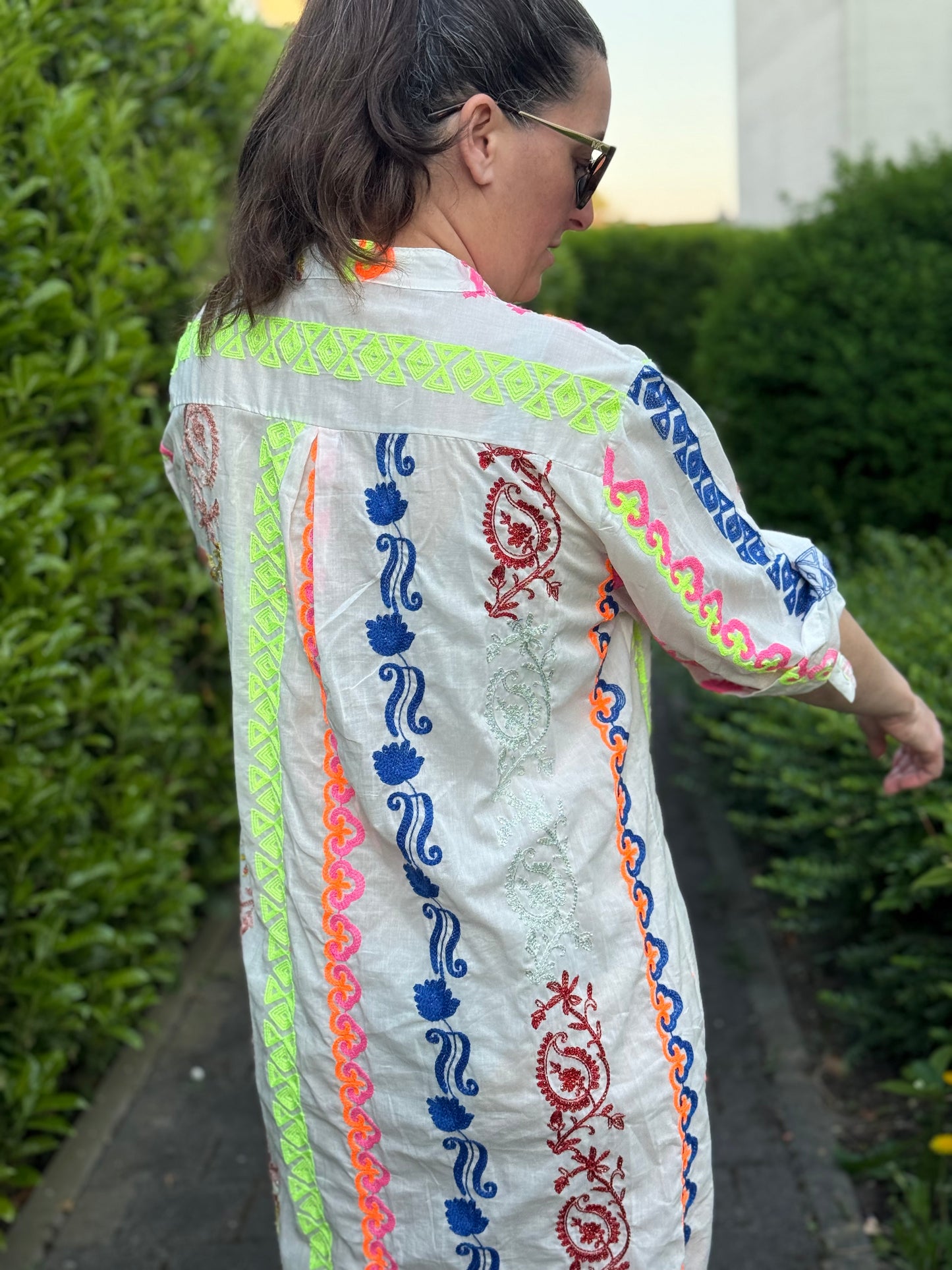 Boho Kleidchen mit Knöpfen neon-Töne